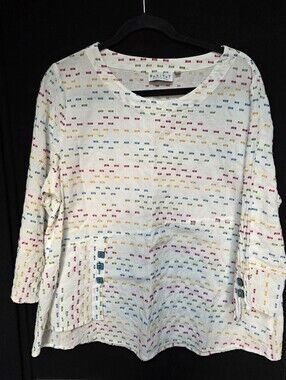 Habitat Size Medium White Top with Multicolor Pink Green Blue Yellow Stitch Dots